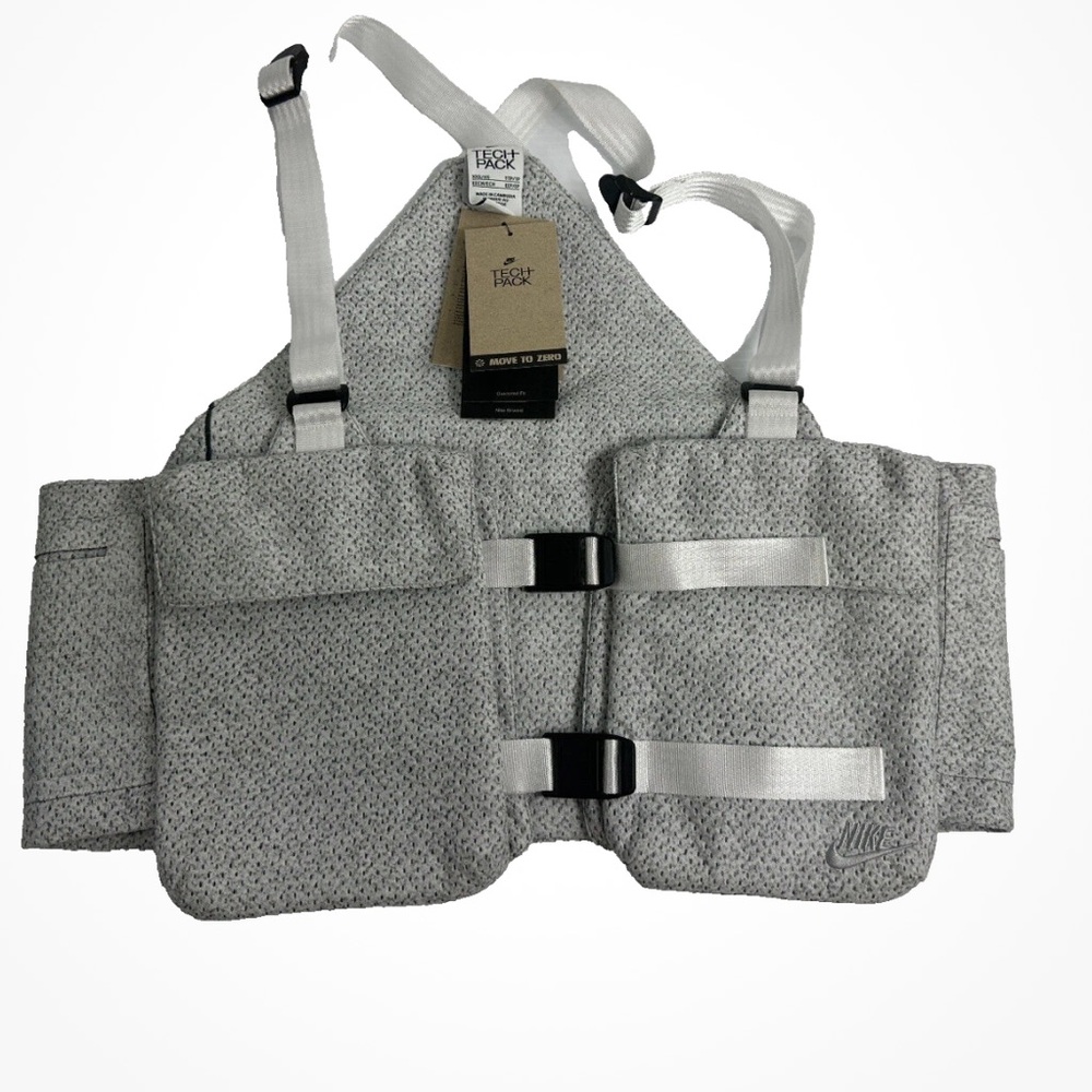 Nike Utility Tech Vest in Light Gray